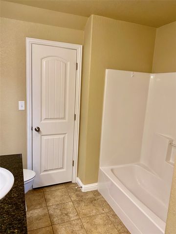 906 Dart Court, Granbury, TX 76049