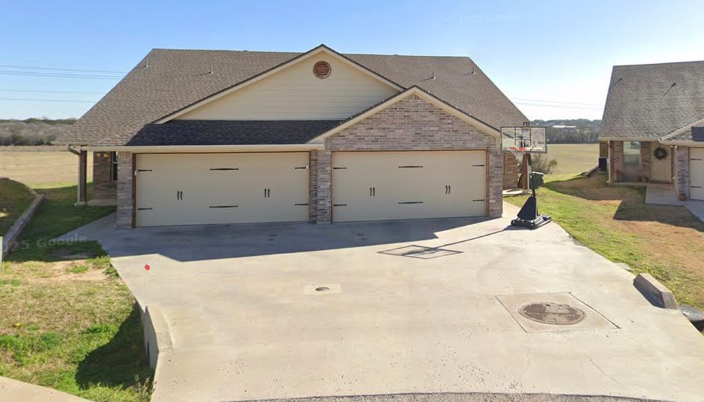 906 Dart Court, Granbury, TX 76049