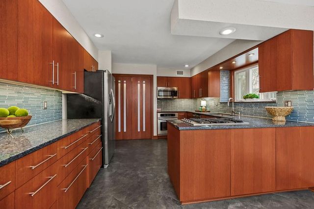 11827 Rosehill Road, Overland Park, KS 66210