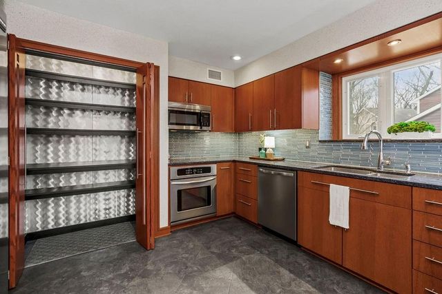 11827 Rosehill Road, Overland Park, KS 66210