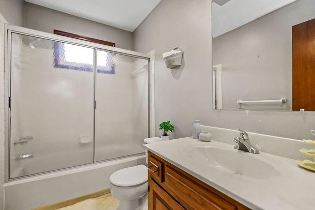 11827 Rosehill Road, Overland Park, KS 66210