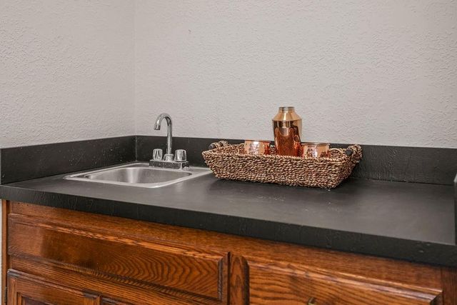 11827 Rosehill Road, Overland Park, KS 66210