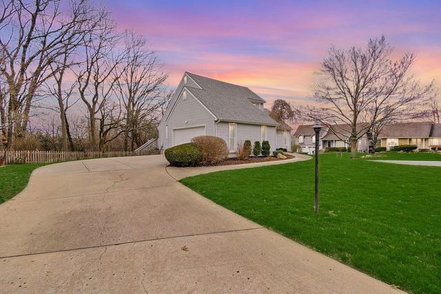 11827 Rosehill Road, Overland Park, KS 66210