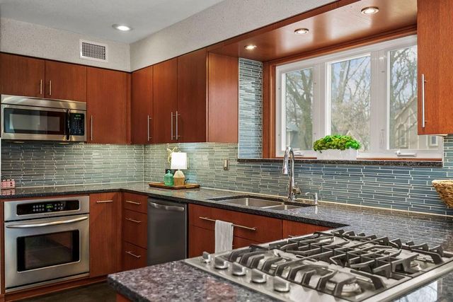 11827 Rosehill Road, Overland Park, KS 66210