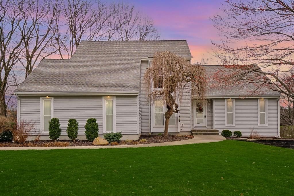 11827 Rosehill Road, Overland Park, KS 66210