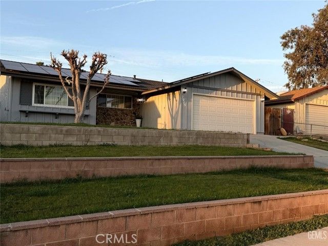 7904 Nettie Court, Bakersfield, CA 93306