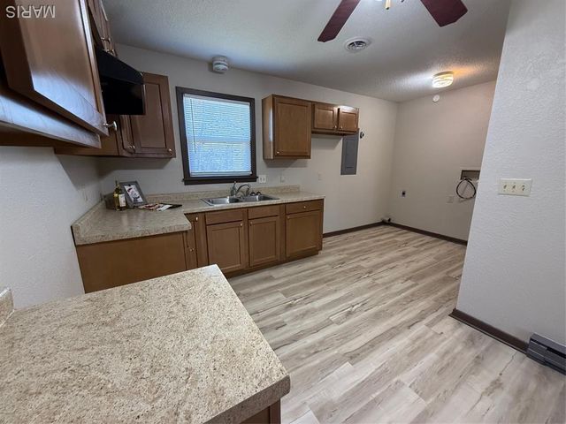 614 Vaughn Avenue, Sikeston, MO 63801