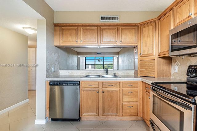 1705 Whitehall Dr 401, Davie, FL 33324