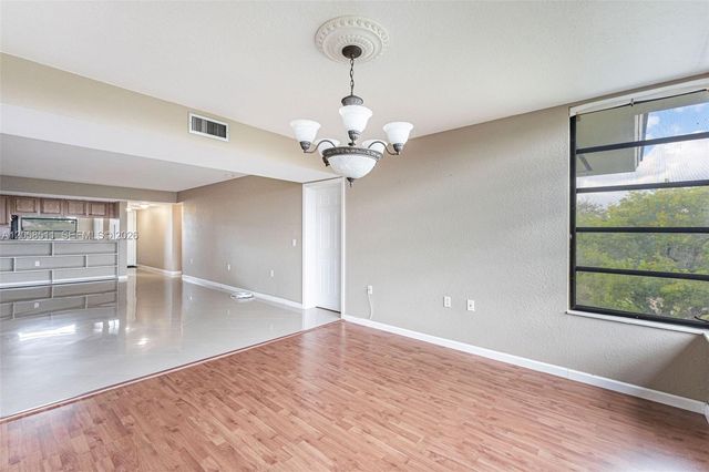 1705 Whitehall Dr 401, Davie, FL 33324