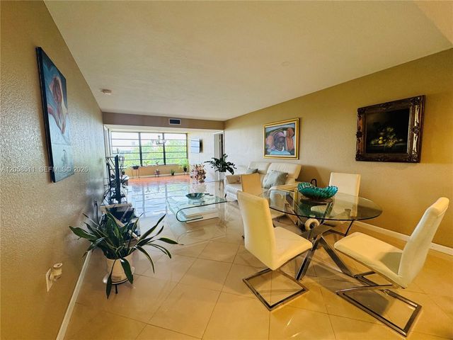 1705 Whitehall Dr 401, Davie, FL 33324