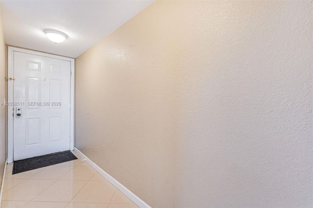 1705 Whitehall Dr 401, Davie, FL 33324