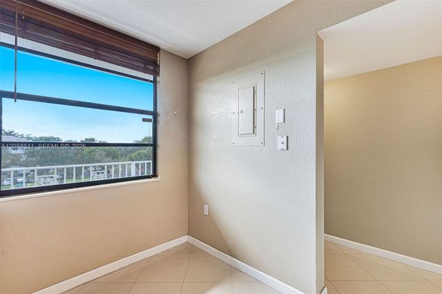 1705 Whitehall Dr 401, Davie, FL 33324