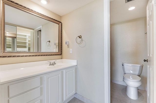 1705 Whitehall Dr 401, Davie, FL 33324