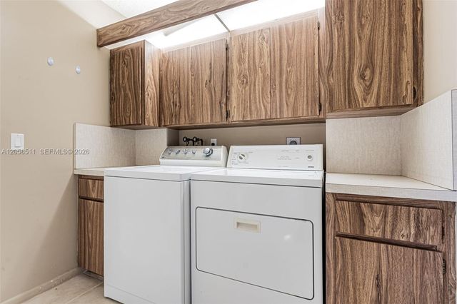 1705 Whitehall Dr 401, Davie, FL 33324