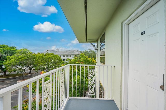 1705 Whitehall Dr 401, Davie, FL 33324