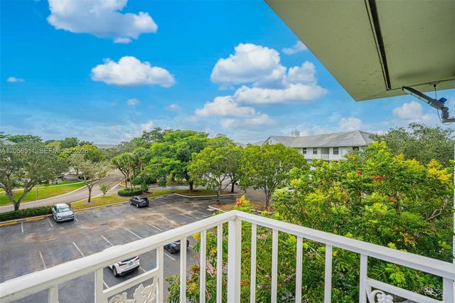 1705 Whitehall Dr 401, Davie, FL 33324