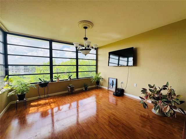 1705 Whitehall Dr 401, Davie, FL 33324