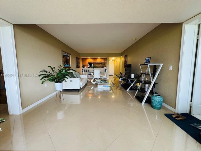 1705 Whitehall Dr 401, Davie, FL 33324
