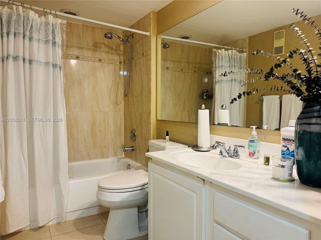 1705 Whitehall Dr 401, Davie, FL 33324
