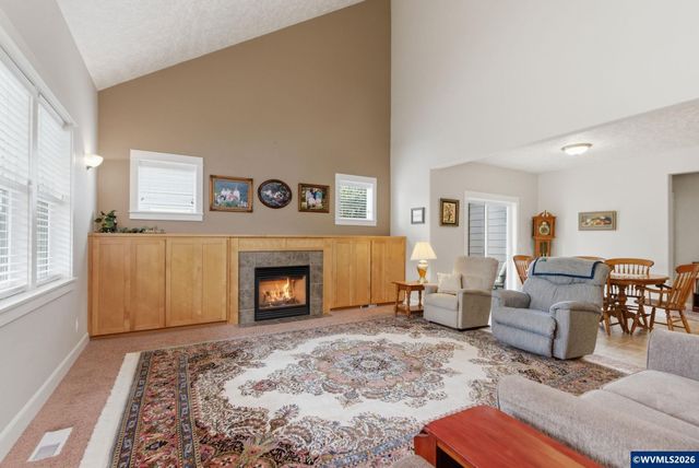 1607 Wood Duck St, Silverton, OR 97381
