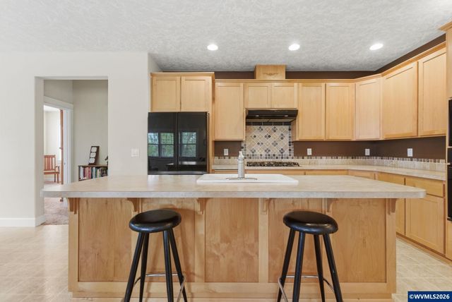 1607 Wood Duck St, Silverton, OR 97381