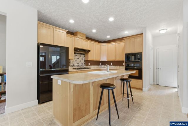 1607 Wood Duck St, Silverton, OR 97381