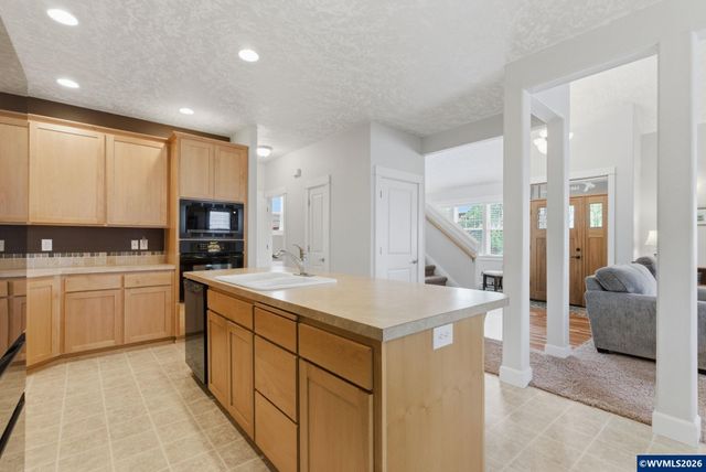1607 Wood Duck St, Silverton, OR 97381