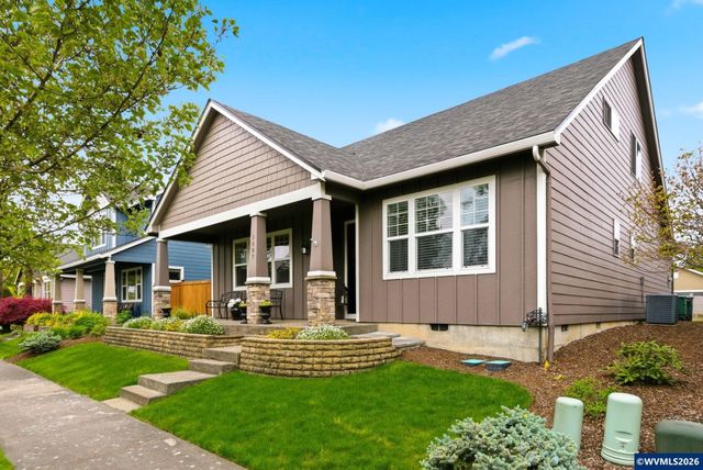 1607 Wood Duck St, Silverton, OR 97381