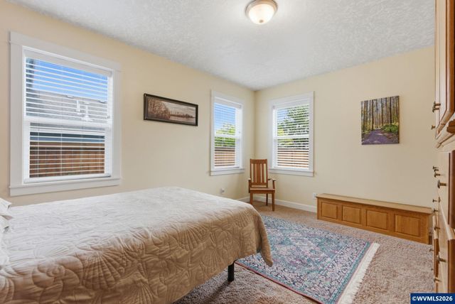 1607 Wood Duck St, Silverton, OR 97381