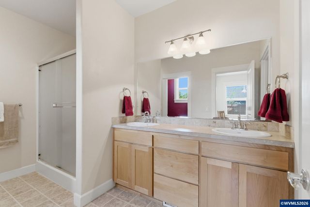 1607 Wood Duck St, Silverton, OR 97381