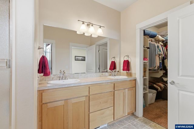 1607 Wood Duck St, Silverton, OR 97381
