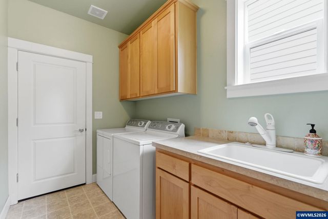 1607 Wood Duck St, Silverton, OR 97381