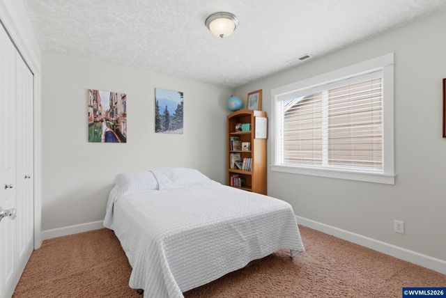 1607 Wood Duck St, Silverton, OR 97381