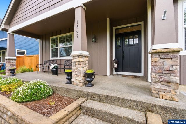 1607 Wood Duck St, Silverton, OR 97381