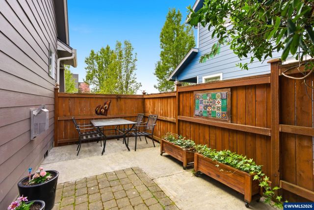 1607 Wood Duck St, Silverton, OR 97381