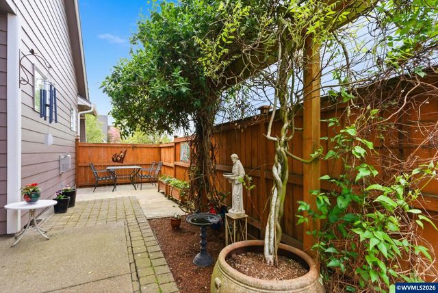 1607 Wood Duck St, Silverton, OR 97381