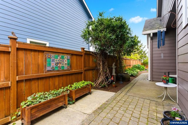 1607 Wood Duck St, Silverton, OR 97381