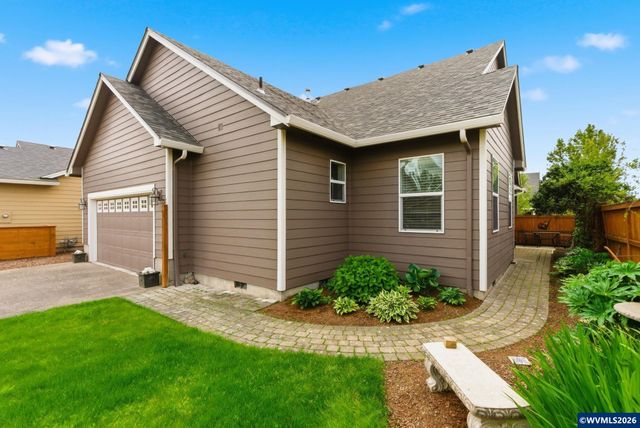 1607 Wood Duck St, Silverton, OR 97381