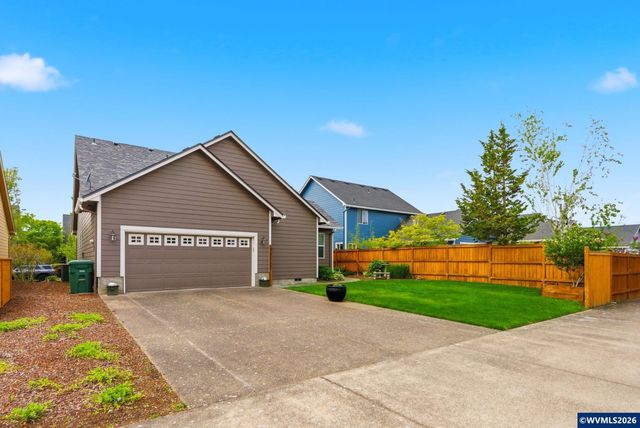 1607 Wood Duck St, Silverton, OR 97381