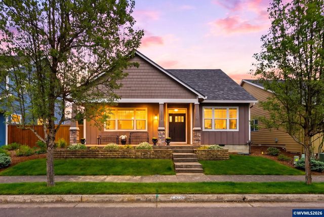 1607 Wood Duck St, Silverton, OR 97381