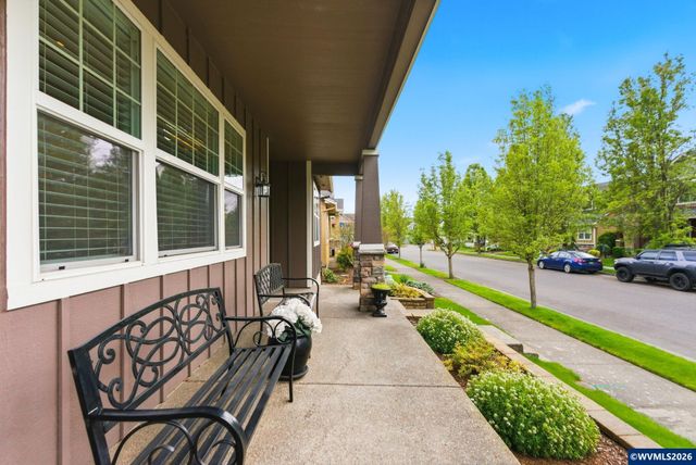1607 Wood Duck St, Silverton, OR 97381