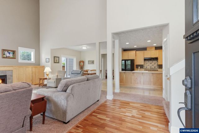 1607 Wood Duck St, Silverton, OR 97381