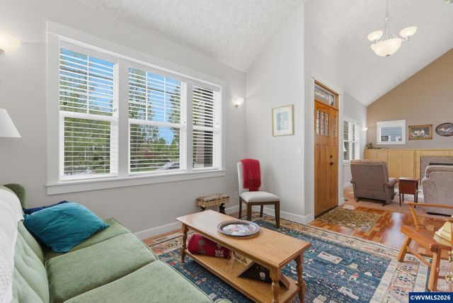 1607 Wood Duck St, Silverton, OR 97381