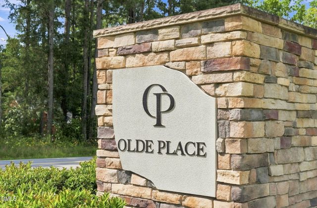 24 Olde Place Drive, Zebulon, NC 27597