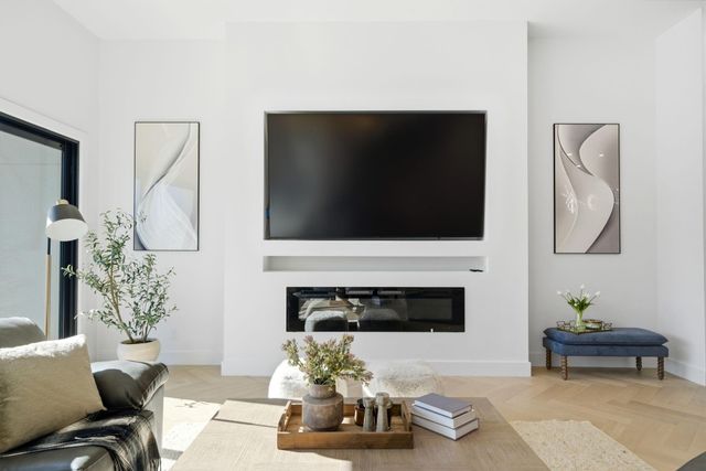 809 Memorial Heights Drive, Houston, TX 77007