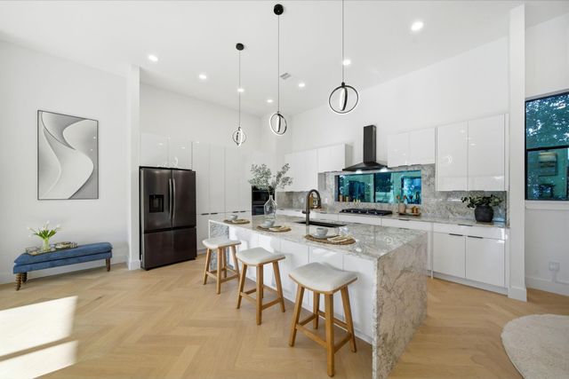 809 Memorial Heights Drive, Houston, TX 77007