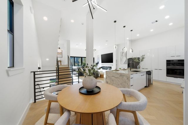 809 Memorial Heights Drive, Houston, TX 77007