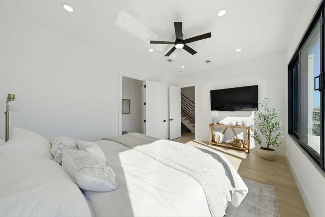 809 Memorial Heights Drive, Houston, TX 77007