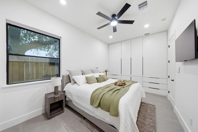 809 Memorial Heights Drive, Houston, TX 77007