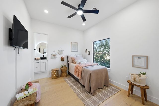 809 Memorial Heights Drive, Houston, TX 77007